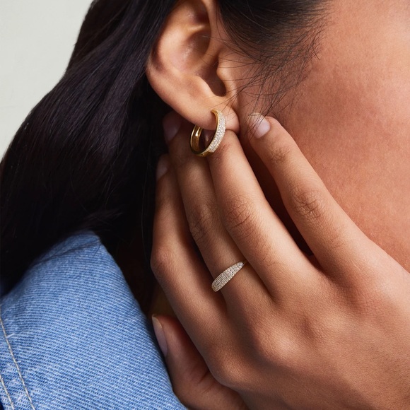 Pavé Diamond Slim Signet - Mejuri - Picture 3 of 6